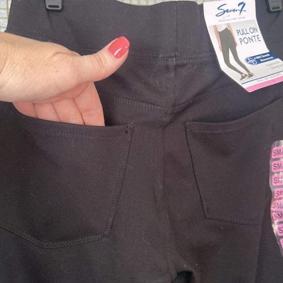 Seven7 Women's 4 Way Pull on Ponte Legging. Size small - Picture 4 of 7